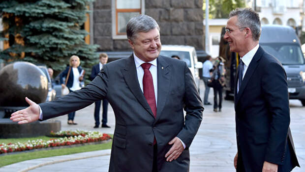 Президент Украины Петр Порошенко и генсек НАТО Йенс Столтенберг во время встречи в Киеве. 10 июля 2017. Архивное фото Президент Украины Петр Порошенко и генсек НАТО Йенс Столтенберг во время встречи в Киеве. 10 июля 2017. Архивное фото