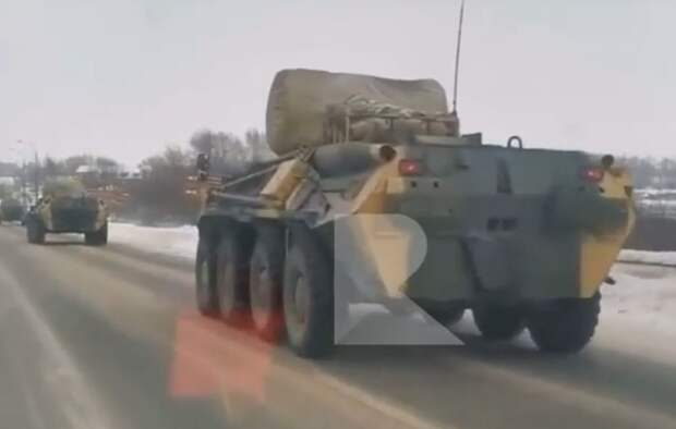 На трассе M5 в Рязанской области засняли колонну военной техники На трассе M5 в Рязанской области засняли колонну военной техники