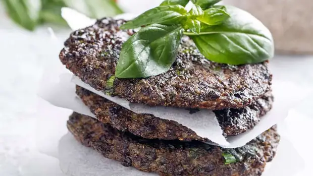 Диетолог Гинзбург порекомендовал включить в рацион говяжью печень