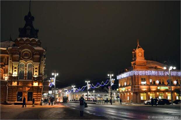 Большая Московская улица в городе Владимире ночью