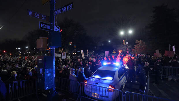 Голливудские актеры вышли на митинг против Трампа 