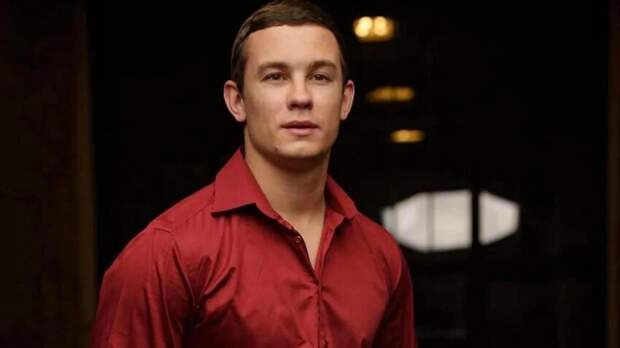 В Сети появилось архивное видео Никиты Кологривого с длинными волосами