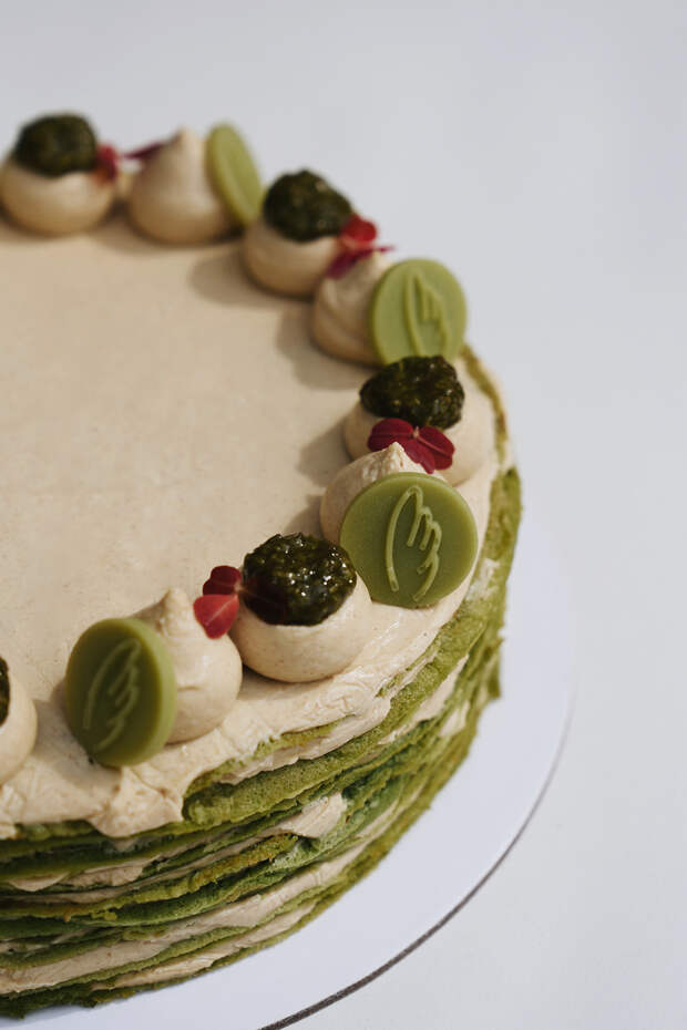Блинный торт фисташка-матча