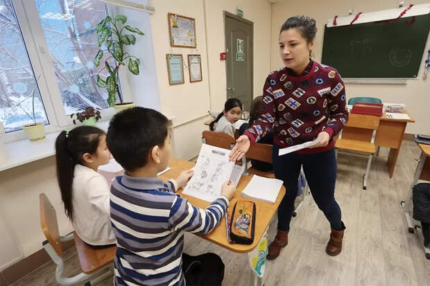 Детей трудовых мигрантов захотели обязать уезжать из России по достижении 18 лет