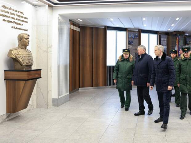 Губернатор Василий Анохин ознакомился с учебной инфраструктурой академии ПВО в Смоленске