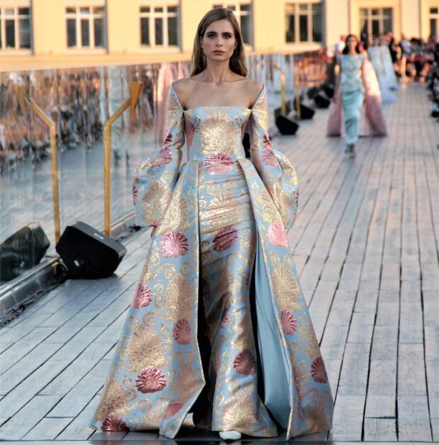 Показ Валентина Юдашкина на Неделе моды в Москве