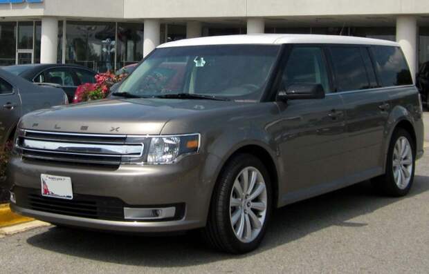 Ford Flex - красивый и большой.