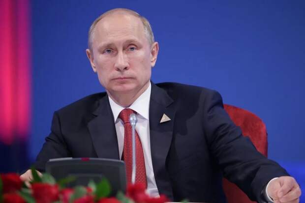 Вчера Владимир Путин дерзко плюнул прямо в западные демократические ценности