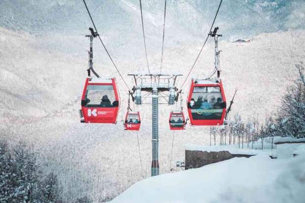 Снегопад закрыл трассы на «Красной поляне»