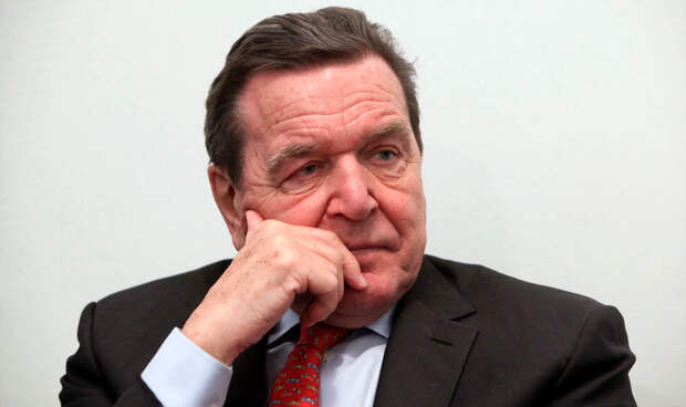У экс-канцлера ФРГ Шредера отобрали офис в Бундестаге