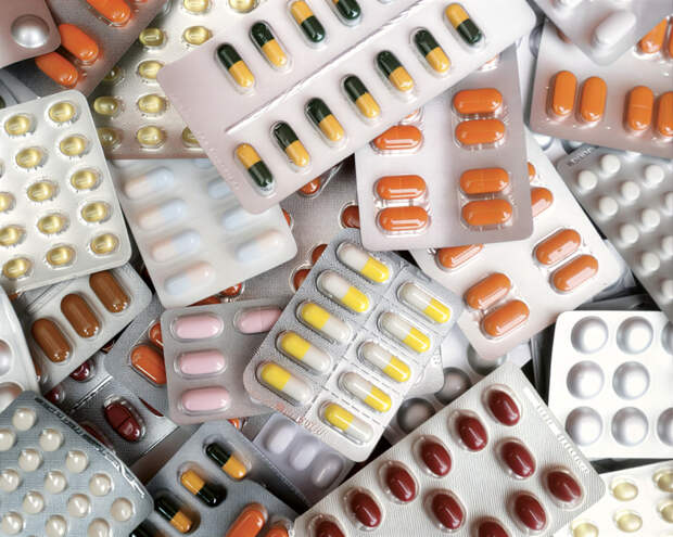 Растущее давление на правительство Великобритании из-за секретности вокруг фармацевтической сделки с США