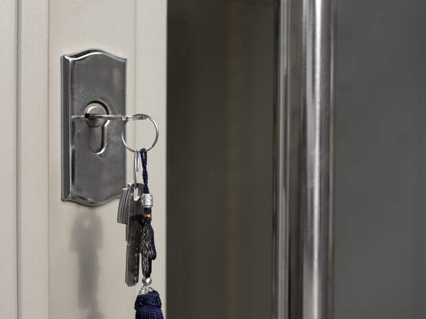 В Кемерове мастер по починке замков ограбил клиентку и отправился в колонию