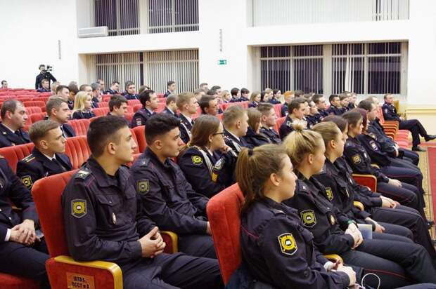 Встреча с выпускниками / Фото: Пресс-служба УВД по ЮВАО