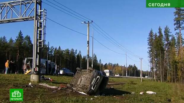 Микроавтобус с пассажирами перевернулся на скользком Скандинавcком шоссе