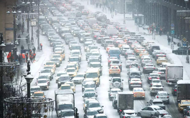 Госавтоинспекция рассказал о правилах безопасности при поездах в снегопад и гололед