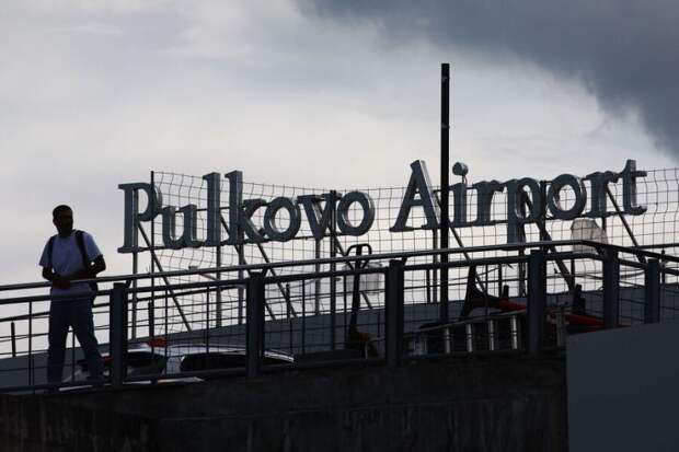 Ленобласть подверглась крупнейшей атаке дронов с начала СВО. Пожар в порту и сотни задержанных рейсов