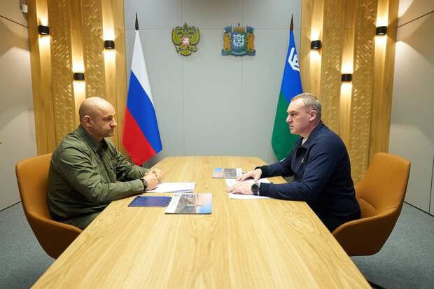 Уральский полпред Жога прибыл в Ханты-Мансийск с рабочим визитом