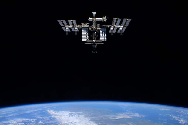 Космонавт Джанибеков: курить в космосе возможно, но это неразумно