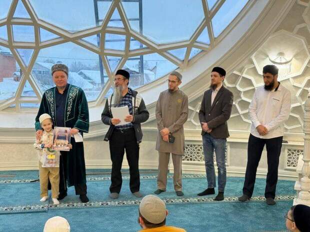 Бөгелмәдә малайлар арасында Коръән укучылар бәйгесе узган