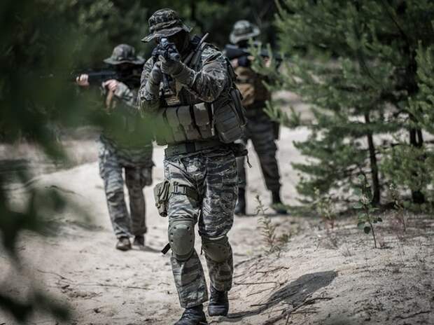 На территории завода «Азовсталь» продолжают находить бойцов «Азова»