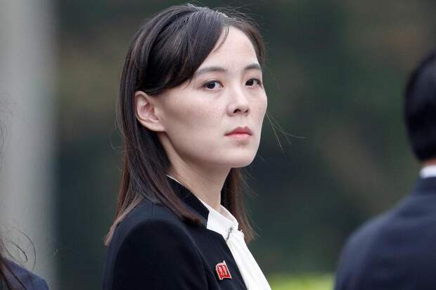 Младшая сестра, правая рука Ким Чен Ына и самая влиятельная женщина Северной Кореи: кто такая Ким Е Чжон