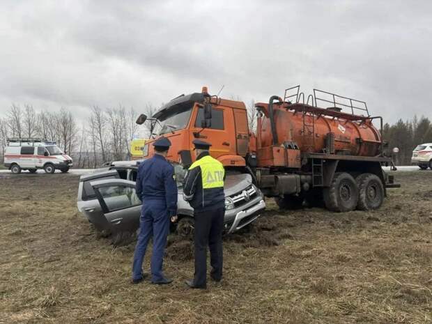 Әлмәт районында КАМАЗ» белән булган авариядә ике кеше һәлак булды