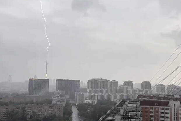 Желтый уровень погодной опасности объявили в Москве из-за первой грозы