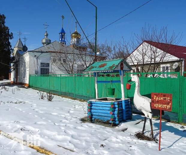 Центр села украшают вот такие журавлики. Фото: Алексей ОВЧИННИКОВ.