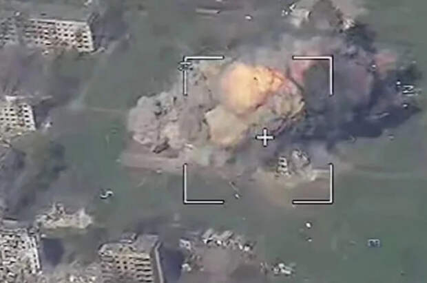 Уничтожение бомбой пункта дислокации ВСУ в Константиновке сняли с БПЛА