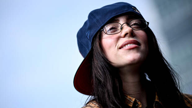 Фанат напал на Билли Айлиш на концерте в США