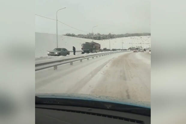 В Крыму произошел снежный коллапс