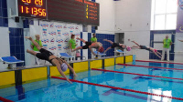За звание сильнейших в регионе поборются около 200 пловцов