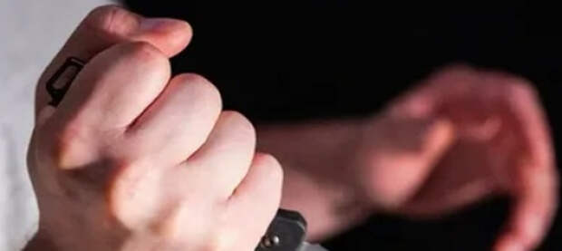 15-летний подросток в Уфе напал на студентов, ранил полицейских, а потом попытался покончить с собой