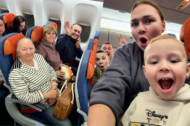 Юмористка Надежда Ангарская сообщила, что улетела с семьей из России