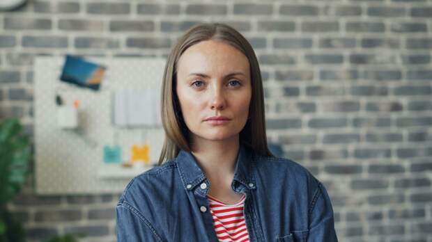 Страдают кожа, глаза и волосы: как офисный воздух вредит внешности