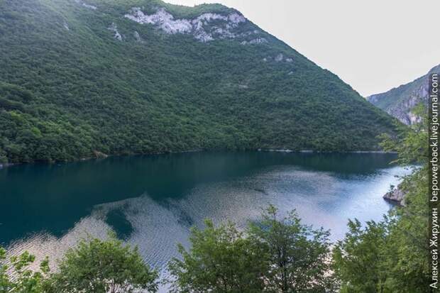 Дорога между Боснией и Черногорией — одна из красивейших границ