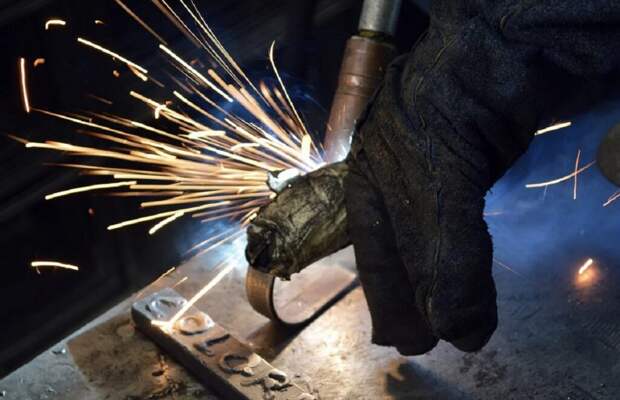 Сварщики и каменщики: женщины активно осваивают мужские профессии