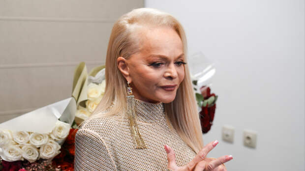 Лариса Долина не могла пошевелиться — скорая увезла звезду в больницу: что на самом деле случилось с народной артисткой