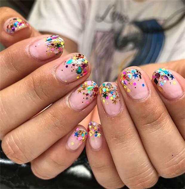 Новогодний маникюр 2020 на короткие ногти: идеи с фото