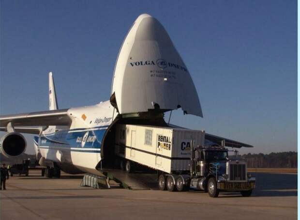 Несмотря на то, что технологии за последние полвека ушли далеко вперед, самолет Ан-124 до сих пор используется во всем мире для перевозки негабаритных грузов.-10