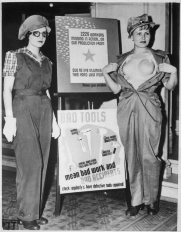 Представление защитной униформы для женщин, работающих на военных заводах. Девушка справа демонстрирует защитный бюстгальтер из пластика. США, 1943 год.