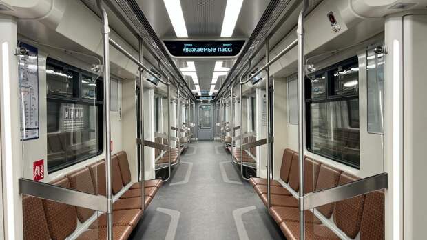 Смольный: метро и несколько автобусов будут работать круглосуточно на Рождество