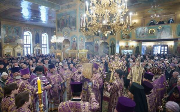 Митрополит Рязанский и Михайловский Никодим простился с паствой в Новосибирске