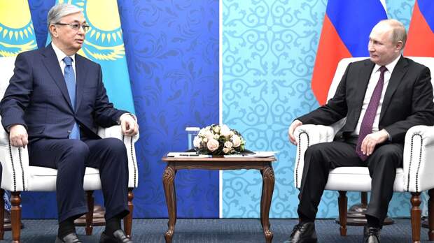 Неожиданный диалог Токаева и Путина перед началом форума попал на камеру