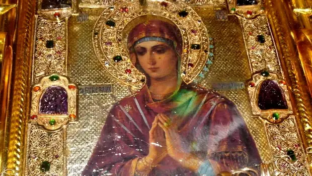 То ли слезы, то ли кровь… В Главном храме ВС «замироточила» икона Богоматери (видео)