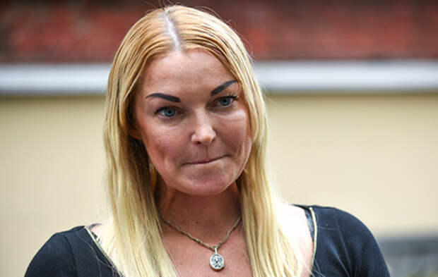 Волочкова пришла в церковь после тяжелейшей операции: молится о своем здоровье