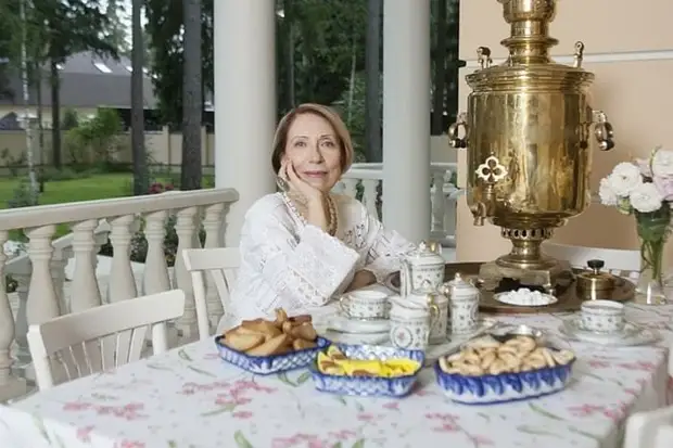 Инна Чурикова отмечает день рождения