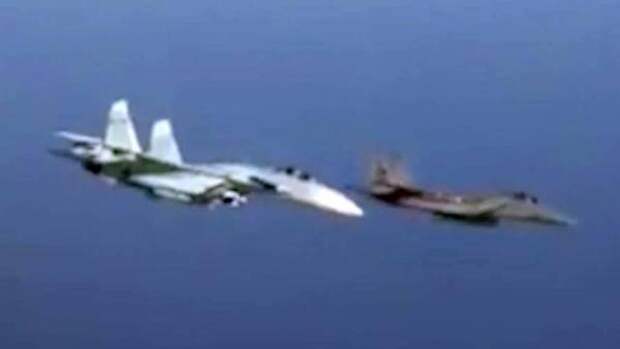 Западные читатели отреагировали на видео перехвата Су-27 истребителя НАТО