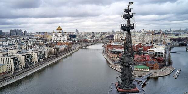 Памятник Петру I могут перенести из Москвы в Петербург