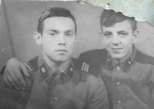 Армейские фотографии знаменитостей из их дембельских альбомов